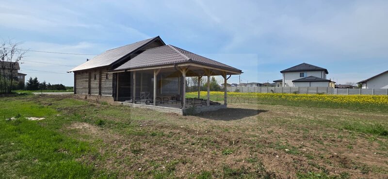 Mihailesti, cabana de vanzare din lemn masiv, 500 mp teren, potential investitie.