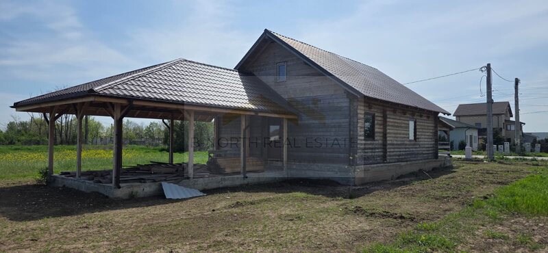 Mihailesti, cabana de vanzare din lemn masiv, 500 mp teren, potential investitie.